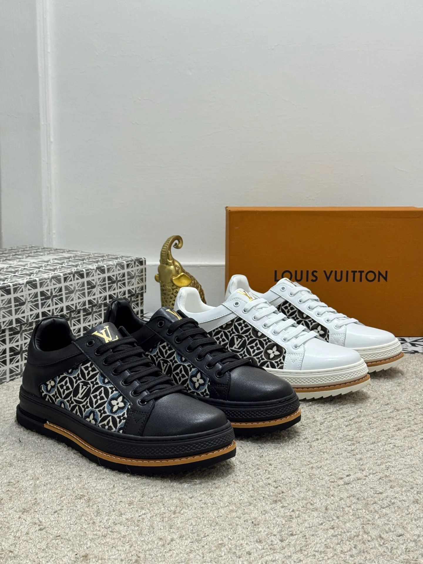 Men's shoes 💰400 [New style] 🌂🌂Top original order - Louis Vuitton®️ Trendy and fashionable yet low-key men's casual shoes, uppers made of cowhide leather stitched with LV special canvas presbyopia, comfortable and breathable, mesh lining, original rubber outsole, 2 colors optional~a must-have for stylish men. Size: 38-44 (45 customized